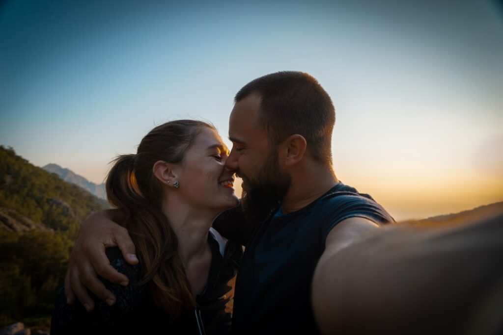 découvrez des conseils et astuces pour renforcer le bonheur dans votre couple. apprenez à construire une relation épanouissante, à communiquer efficacement et à vivre des moments de complicité au quotidien.