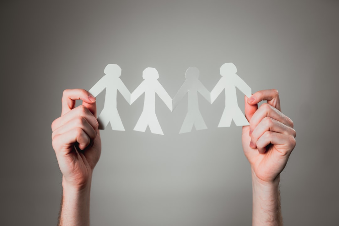découvrez la véritable signification de l'amitié : son importance, ses bienfaits au quotidien et des conseils pour créer et entretenir des relations sincères et durables.