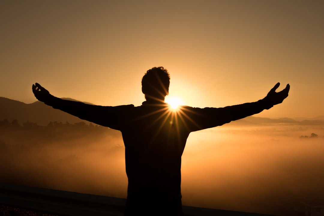 découvrez les clés du bonheur : conseils pratiques, inspirations et méthodes pour cultiver la joie de vivre au quotidien et améliorer votre bien-être émotionnel.