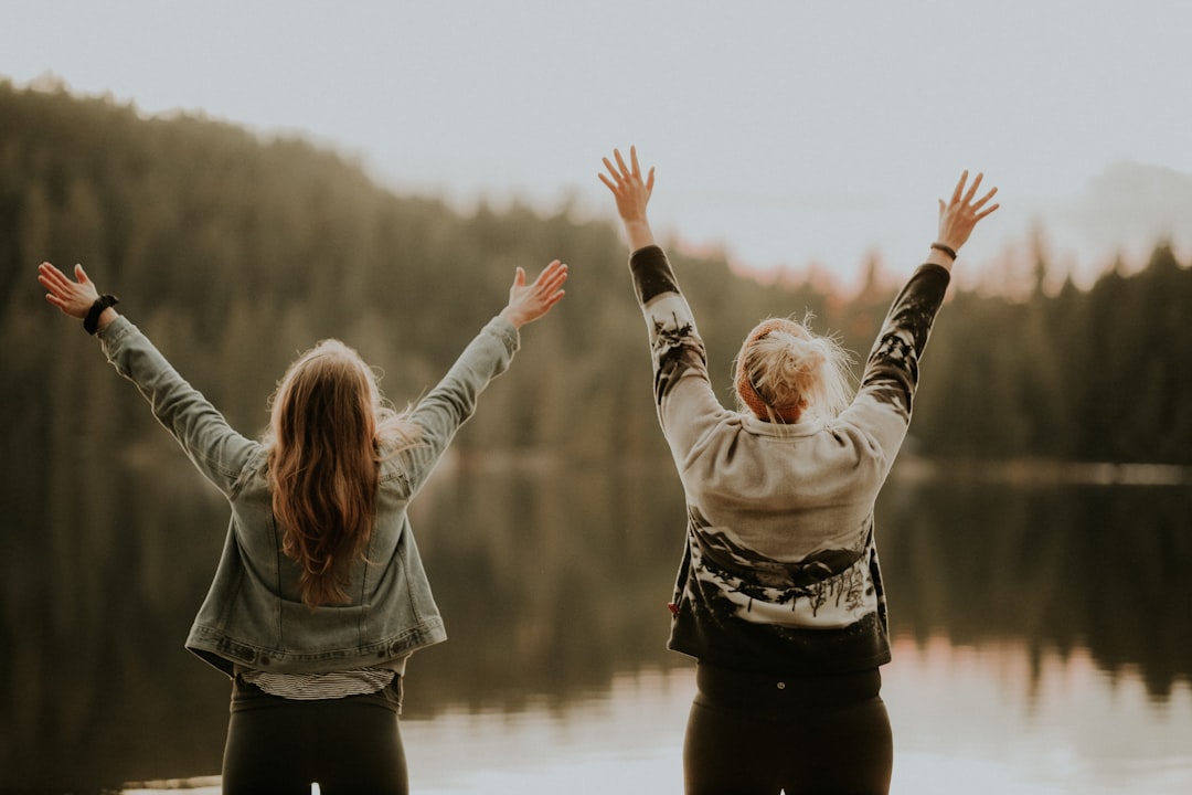 découvrez les clés du bonheur : conseils, astuces et réflexions pour cultiver une vie plus épanouie et sereine au quotidien.