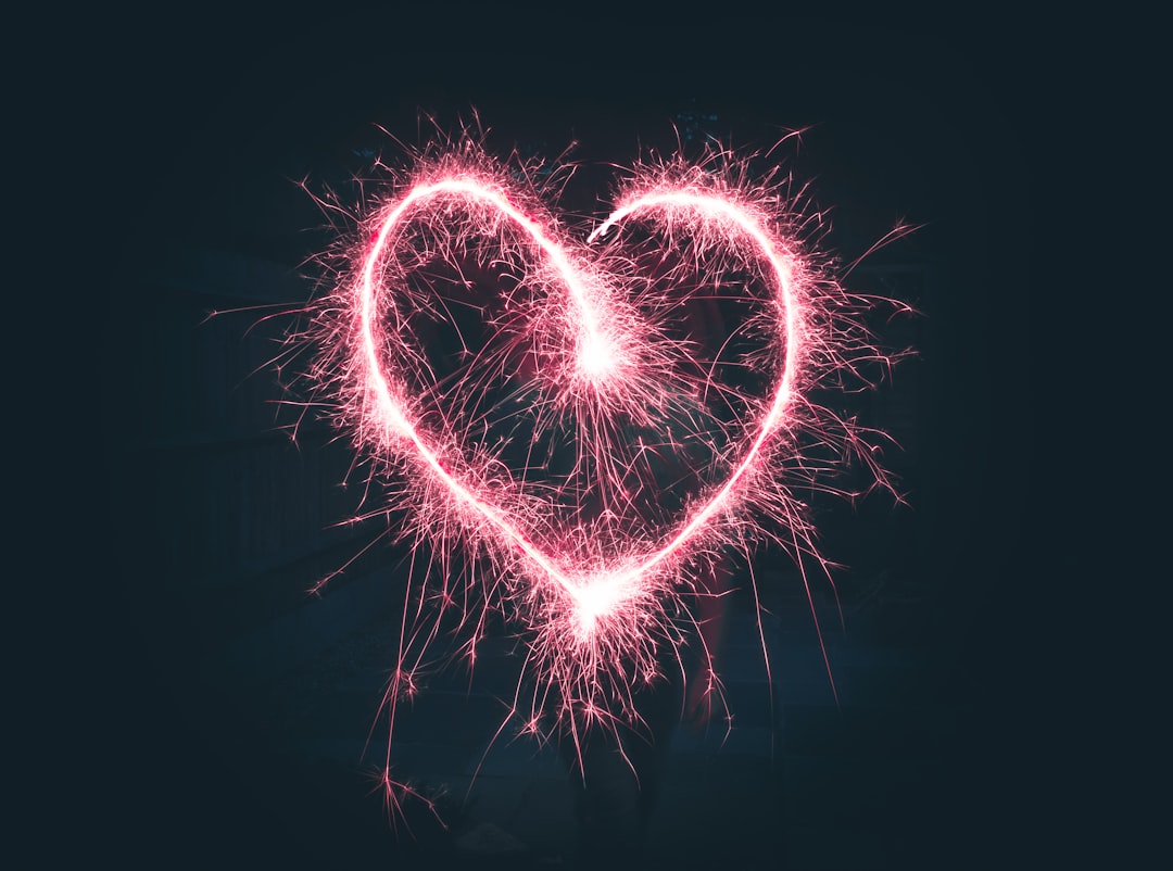 découvrez la signification profonde de l'amour, ses différentes formes et son impact dans nos vies. apprenez comment exprimer, vivre et entretenir l'amour au quotidien.