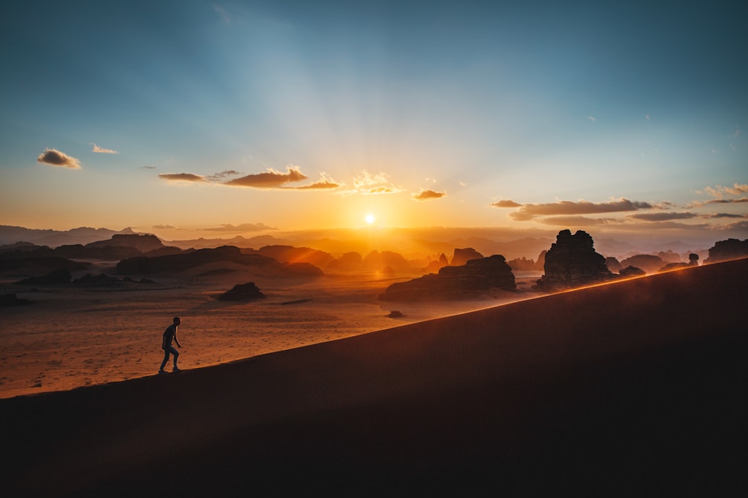 découvrez comment adopter la positivité au quotidien pour améliorer votre bien-être, booster votre motivation et transformer votre vie grâce à des conseils simples et pratiques.