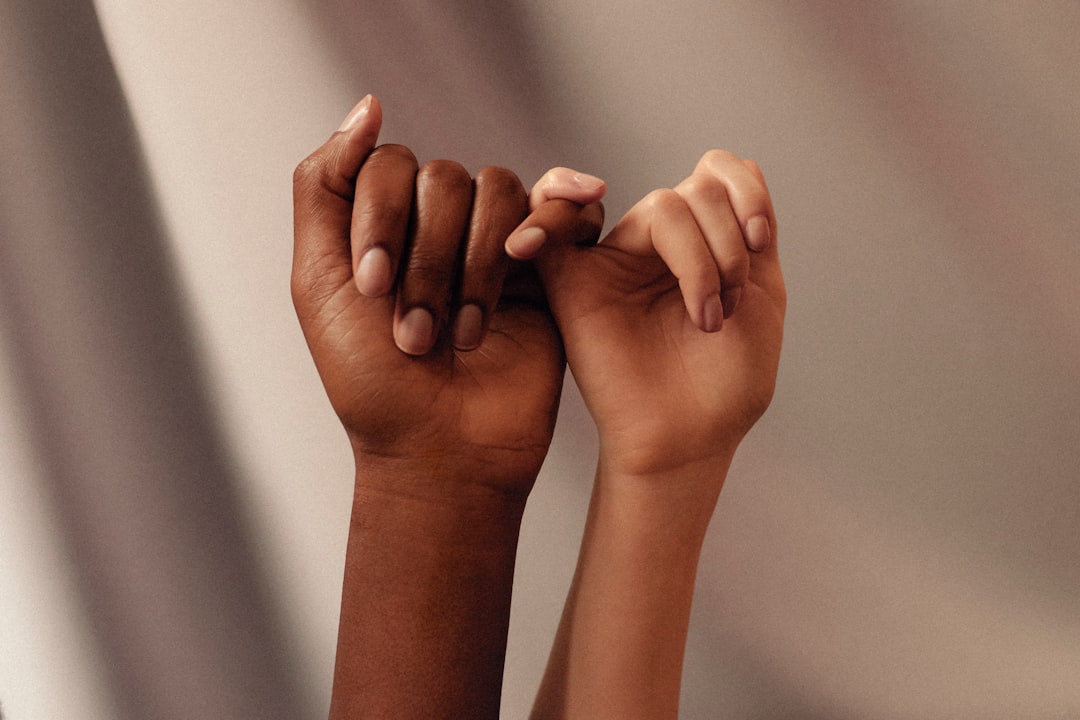 découvrez comment améliorer et renforcer vos relations personnelles ou amoureuses grâce à des conseils pratiques, des astuces de communication et des stratégies pour une relation épanouie et durable.