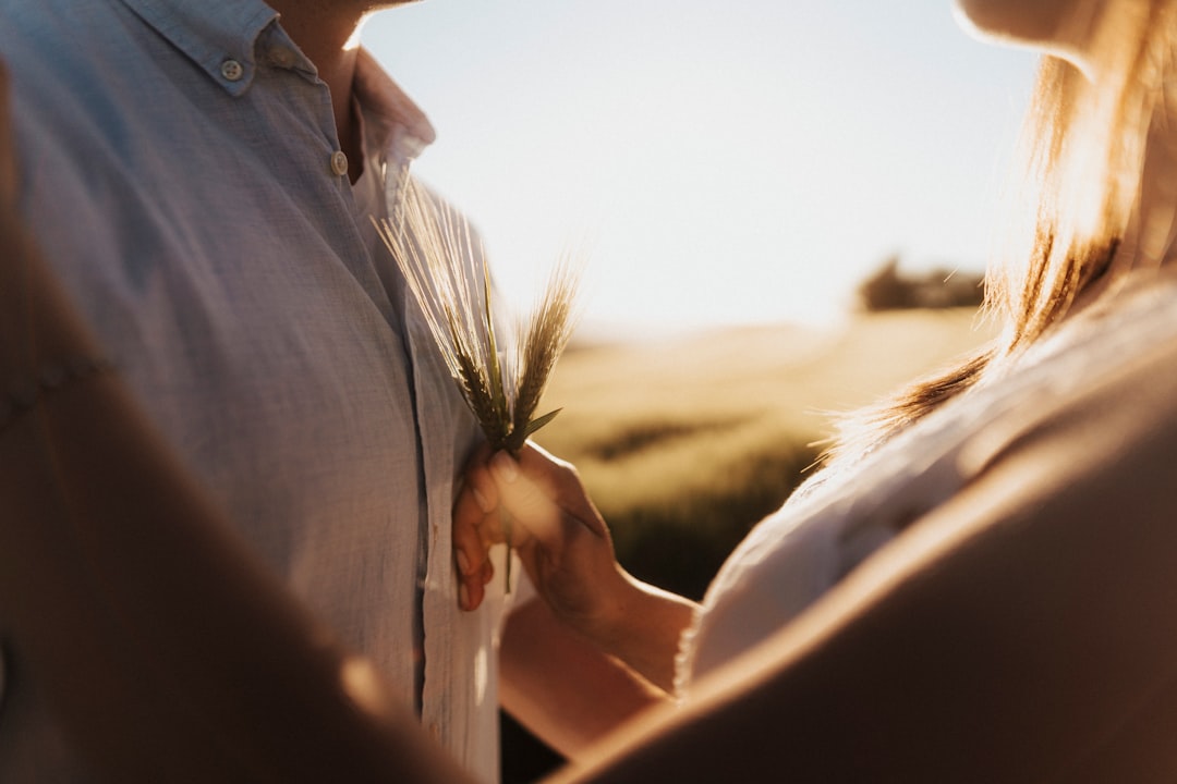 découvrez la signification et l'importance de l'amour inconditionnel, un sentiment pur et sans limites qui lie profondément les personnes et enrichit les relations humaines.